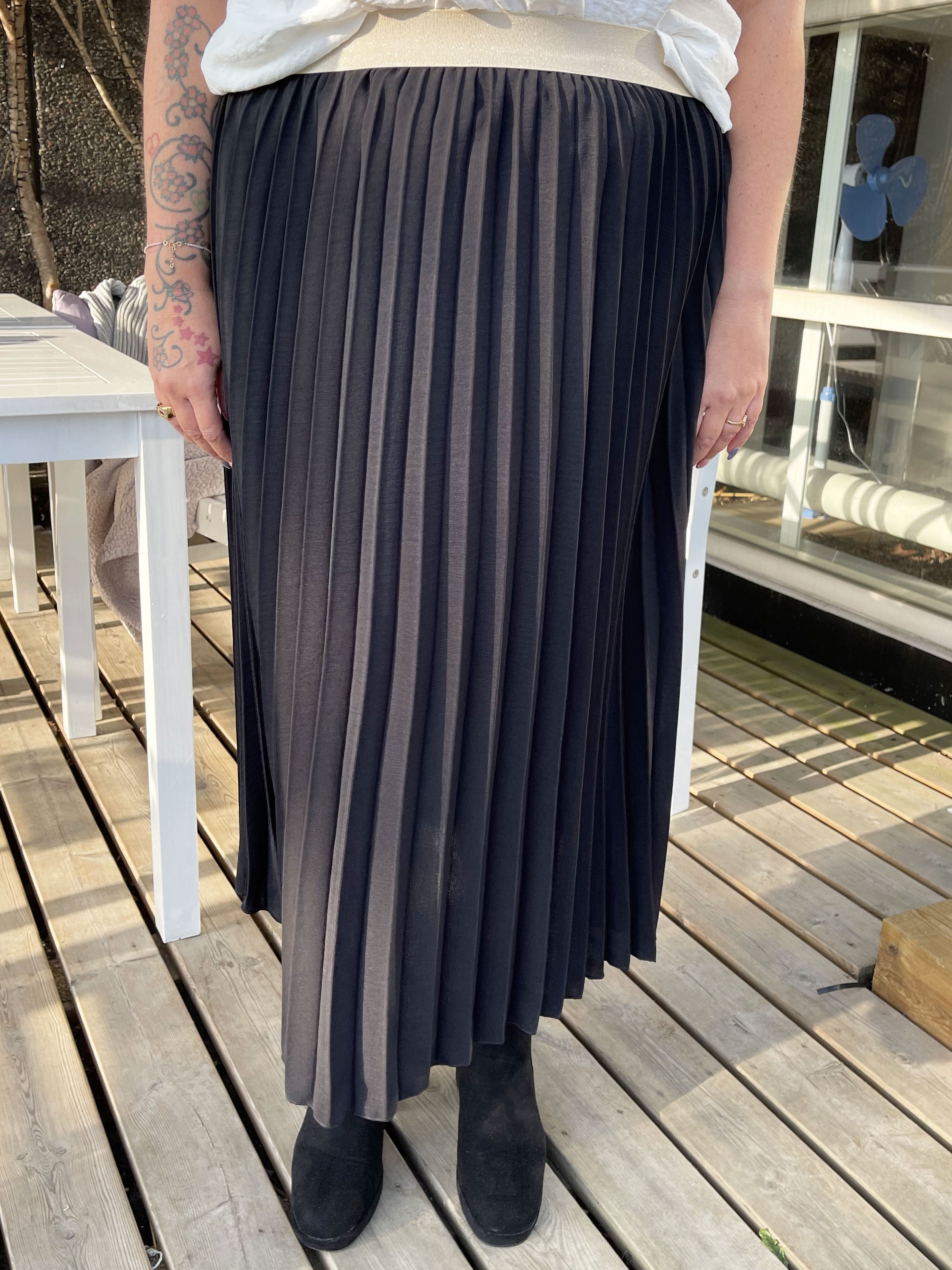 Mirjana - Lang plisseret plus size nederdel